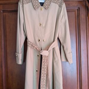 Coach Signature Trench. Brand New Tags On. Turnlock details and reversible belt.